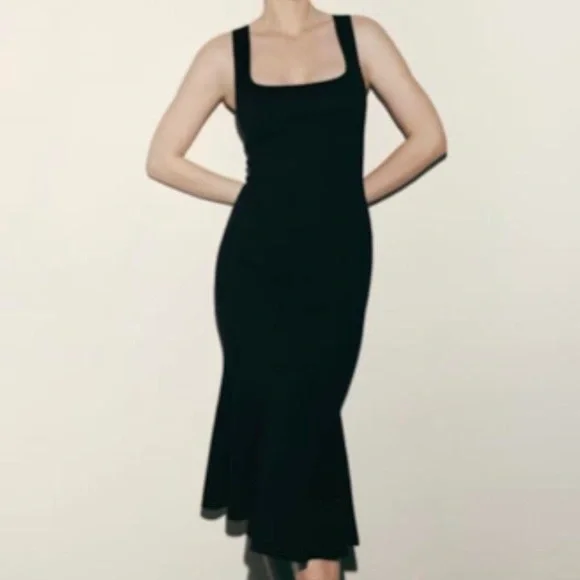 🆕 Zara Structured U-neck Flared Mermaid Midi Dress in Midnight Black NWOT - Picture 1 of 8